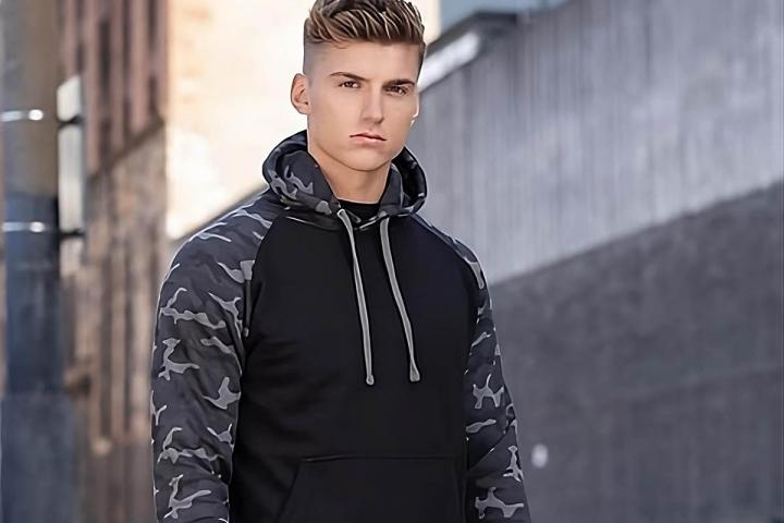 Tout un catalogue de vêtements de marque Russell